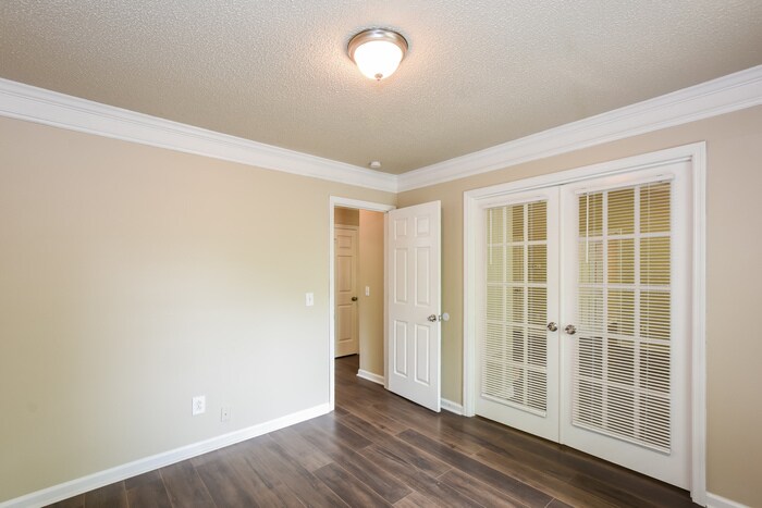 Building Photo - 14155 Creek Hill