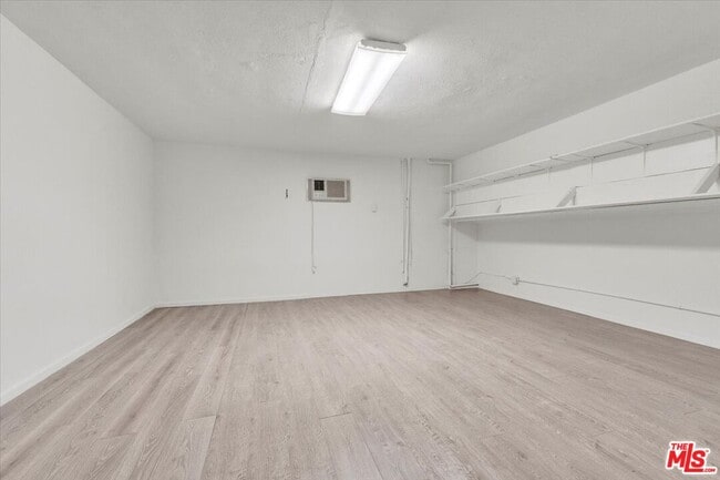Building Photo - 626 N Canon Dr