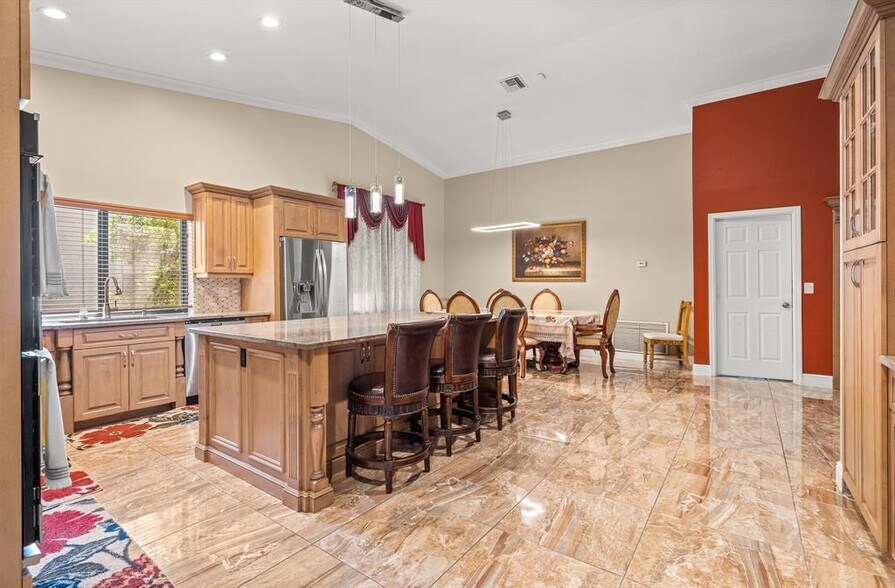 Building Photo - 6585 NW 46th St