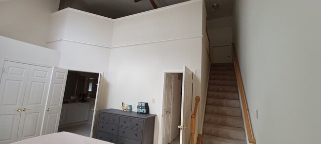 Building Photo - Luxurious And Spacious 3 Bed 2 Bath Brick ...