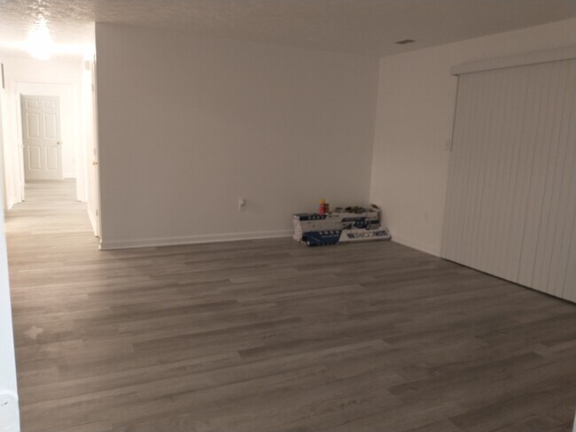 Building Photo - 1288 S Ox Rd