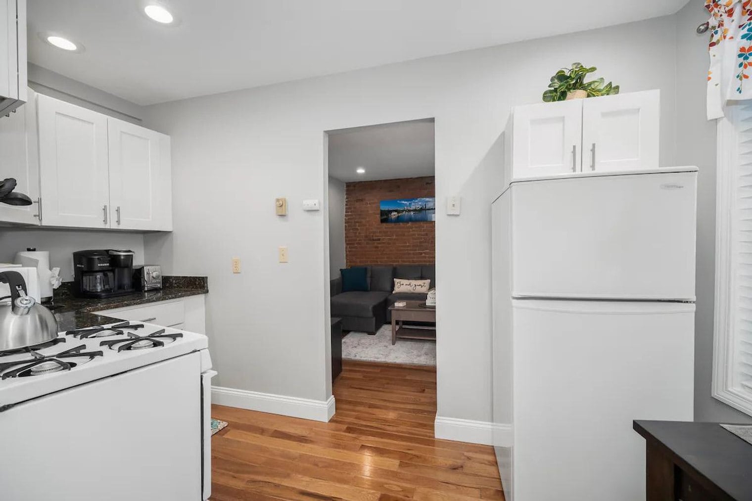 Building Photo - 19 Clark St