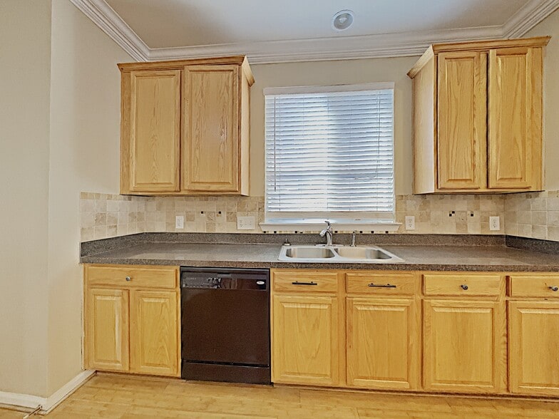 Building Photo - 348 Yellow Iris Rd