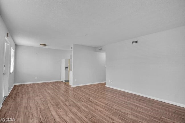 Building Photo - 4617 Bayshore Dr