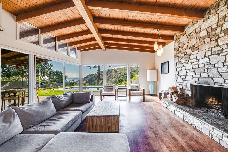 Building Photo - 2431 Carman Crest Dr