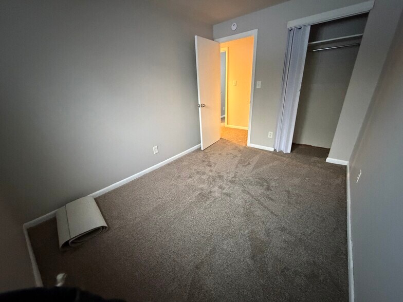 Building Photo - 235 Argus Dr