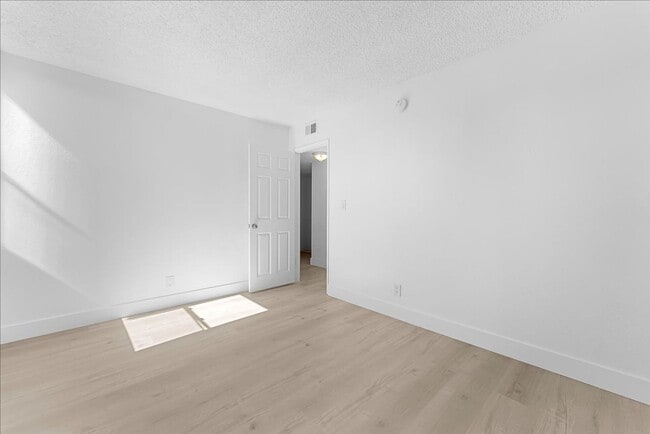 Building Photo - 18620 Hatteras St