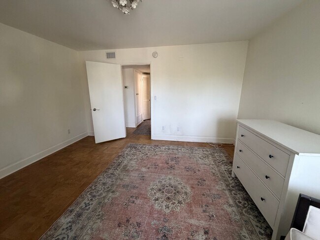 Building Photo - Hollywood Luxury 2 Bed Condo!