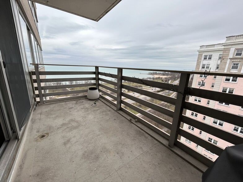 Building Photo - 5601 N Sheridan Rd