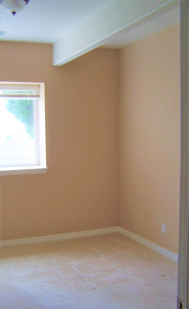 Building Photo - 2361 Craycroft Dr