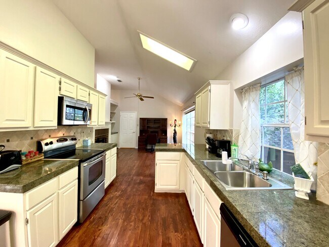 Building Photo - 13706 Morningbluff Dr