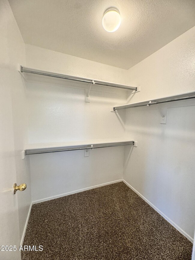 Building Photo - 9138 W Ross Ave