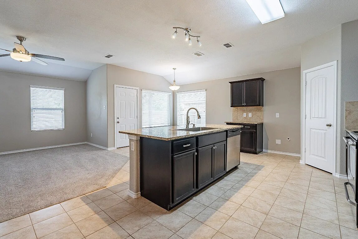 Kitchen - 327 Chestnut Ln