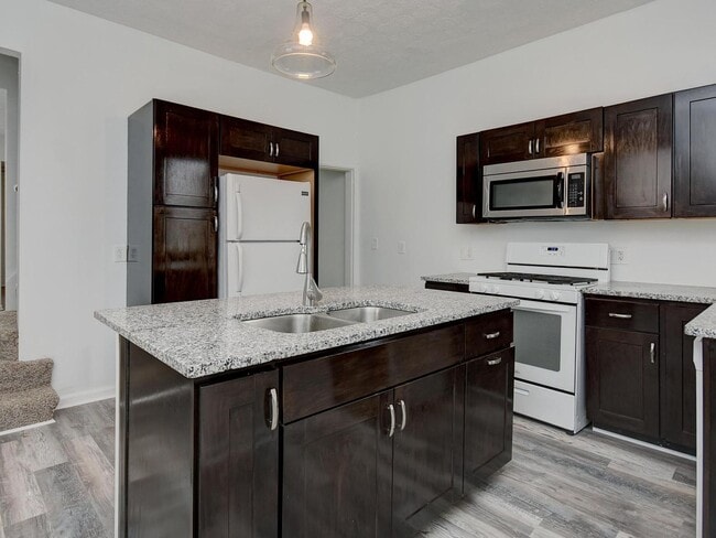 Building Photo - 683-685 South Champion