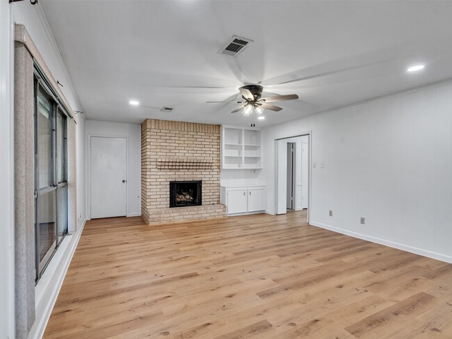 Building Photo - 418 Oakhill Dr