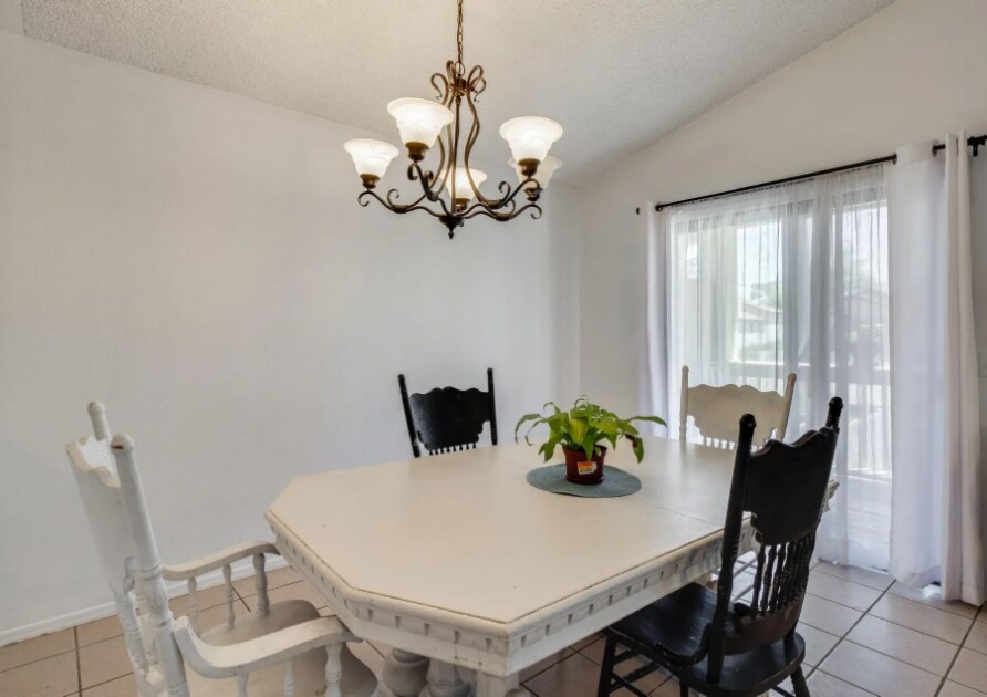 Building Photo - 921 S Val Vista Dr