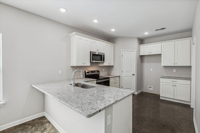 Building Photo - Charming 3BR Duplex in Memphis