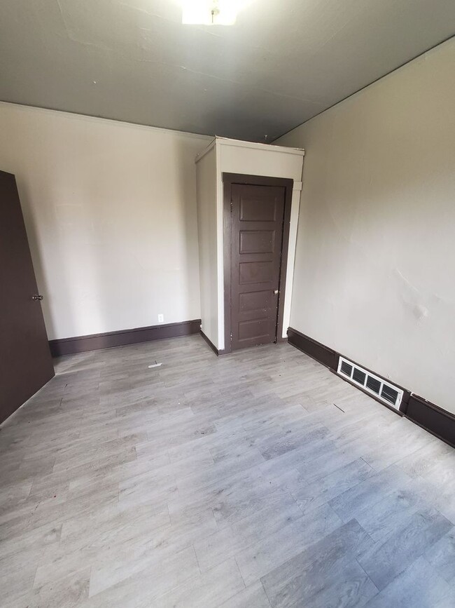 Building Photo - 2719 N 33rd St