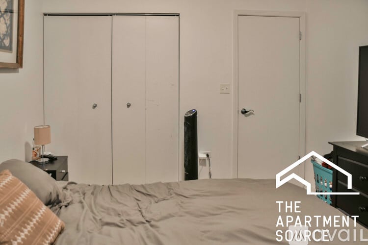 Building Photo - 2700 W North Ave