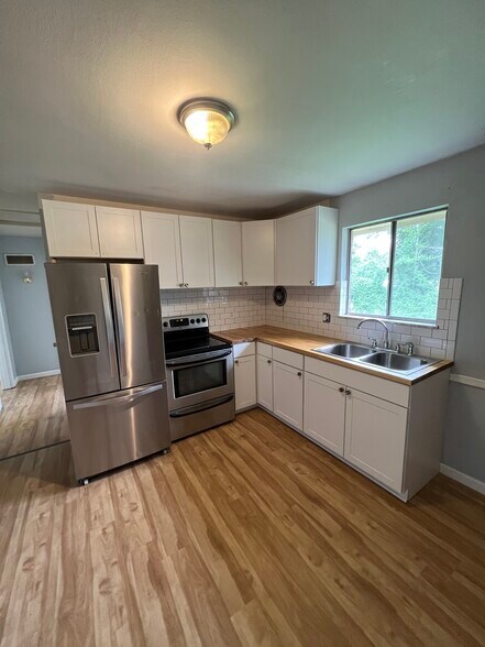 Kitchen - 1112 Chargene