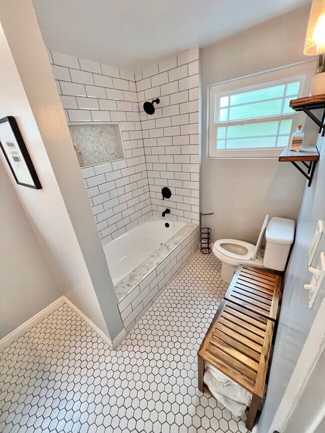 Building Photo - Spacious Remodeled Home Near El Dorado Park