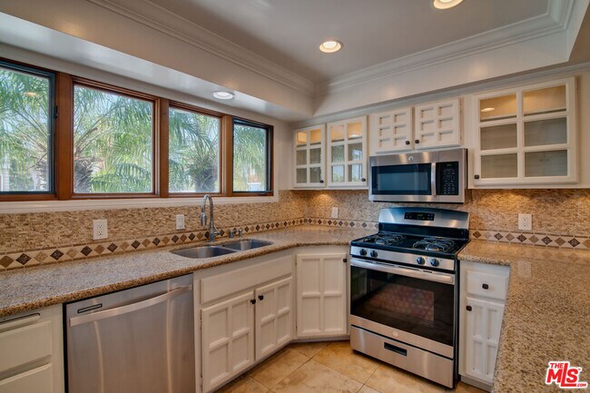 Building Photo - 127 Abalone Ave