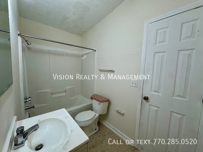 Building Photo - 909 Troup St