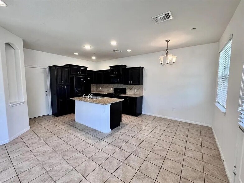 Building Photo - Room in Townhome on Zodiac Ln
