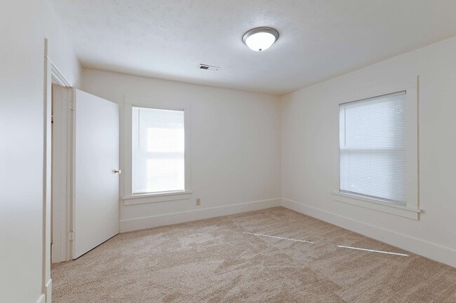 Building Photo - 1640 E ST-2