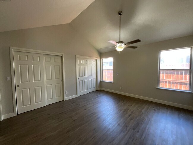 Building Photo - Siri Thorne 4-Plex