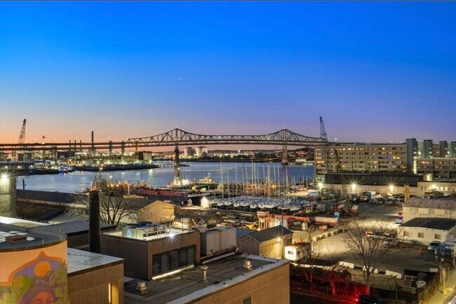 Building Photo - 301 Border St