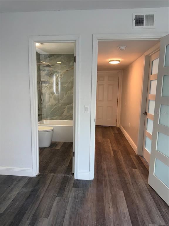 Building Photo - 9481 Highland Oak Dr