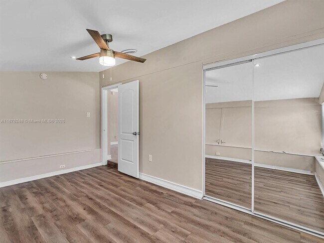 Building Photo - 365 NE 171st Terrace