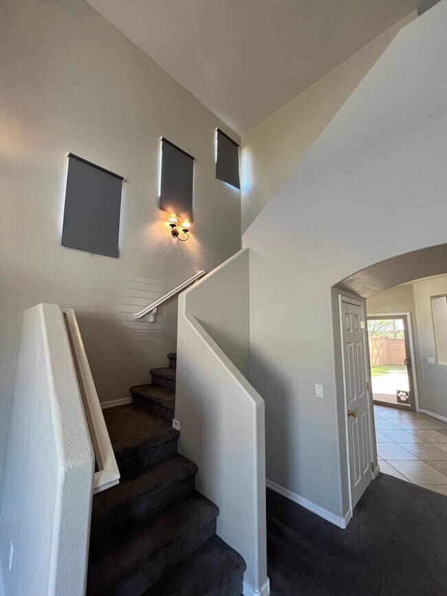 Building Photo - 3 Bedroom - 2 story home in Rancho Sahuarita
