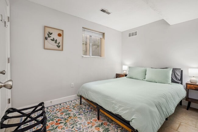 Building Photo - Beautiful 4 Bedroom in Short North