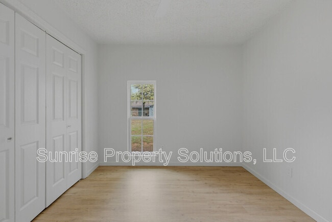 Building Photo - 9301 N Sherwell Dr