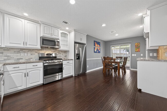 Building Photo - 35 Sheep Meadow Pl