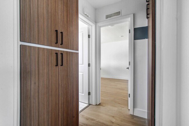 Interior Photo - 8220 Norton