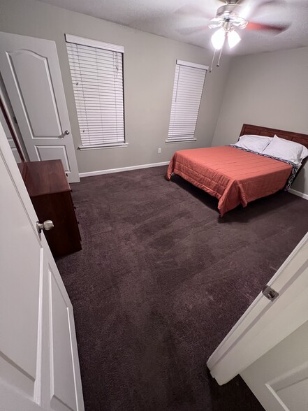 Bedroom - 1928 Corvallis Ave