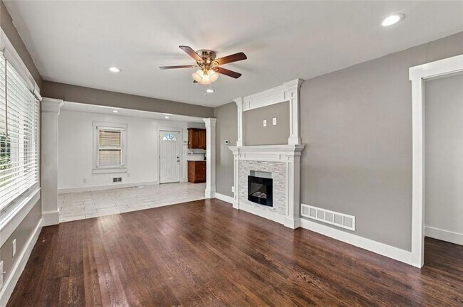 Building Photo - 208 Yancy Dr SE