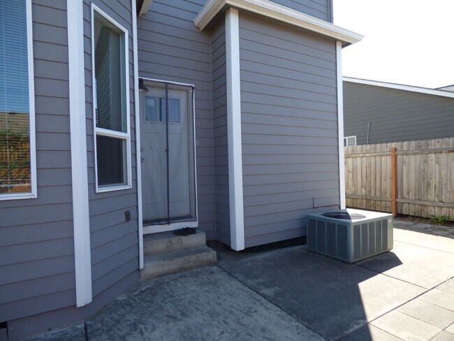 Building Photo - 4465 Countryside Ct NE