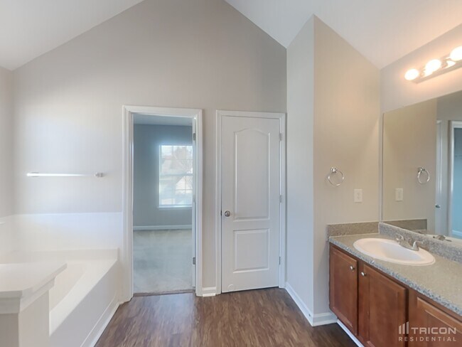 Building Photo - 3755 Renfroe Ave