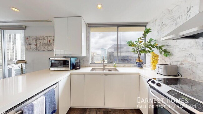 Building Photo - 2160 Century Park E