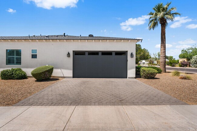 Building Photo - 4145 E Campbell Ave