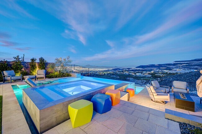 Building Photo - Amazing Golf Course and Las Vegas Valley V...