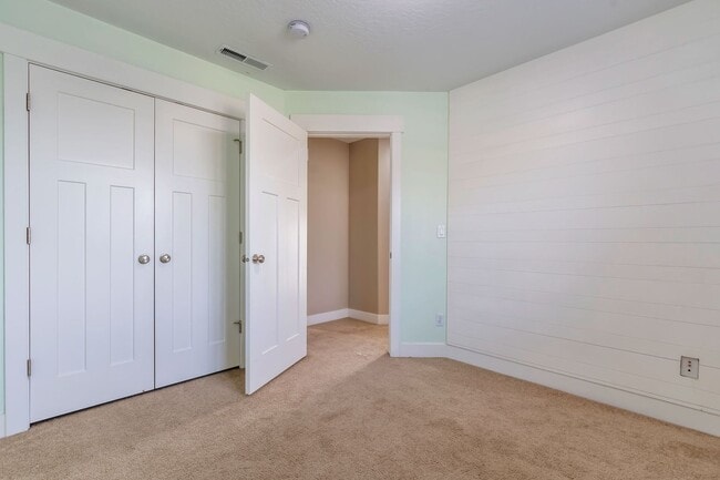 Building Photo - Unique 2 Story Home w attached 2 car