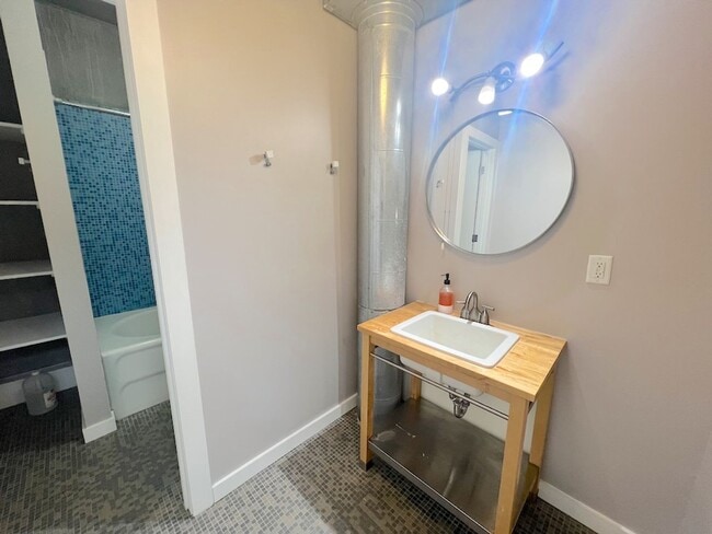 Building Photo - 2 Bed | 1.5 Bath | Starland