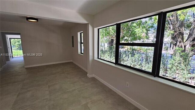 Building Photo - 424 NE 63rd St