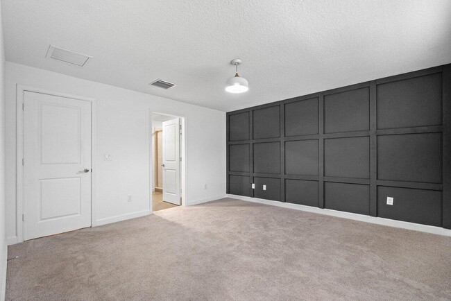 Building Photo - 6001 Woods Edge Cir