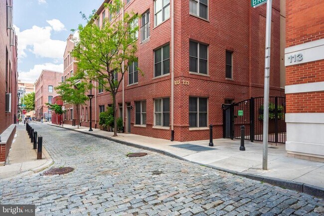 Building Photo - 133 N Bread St